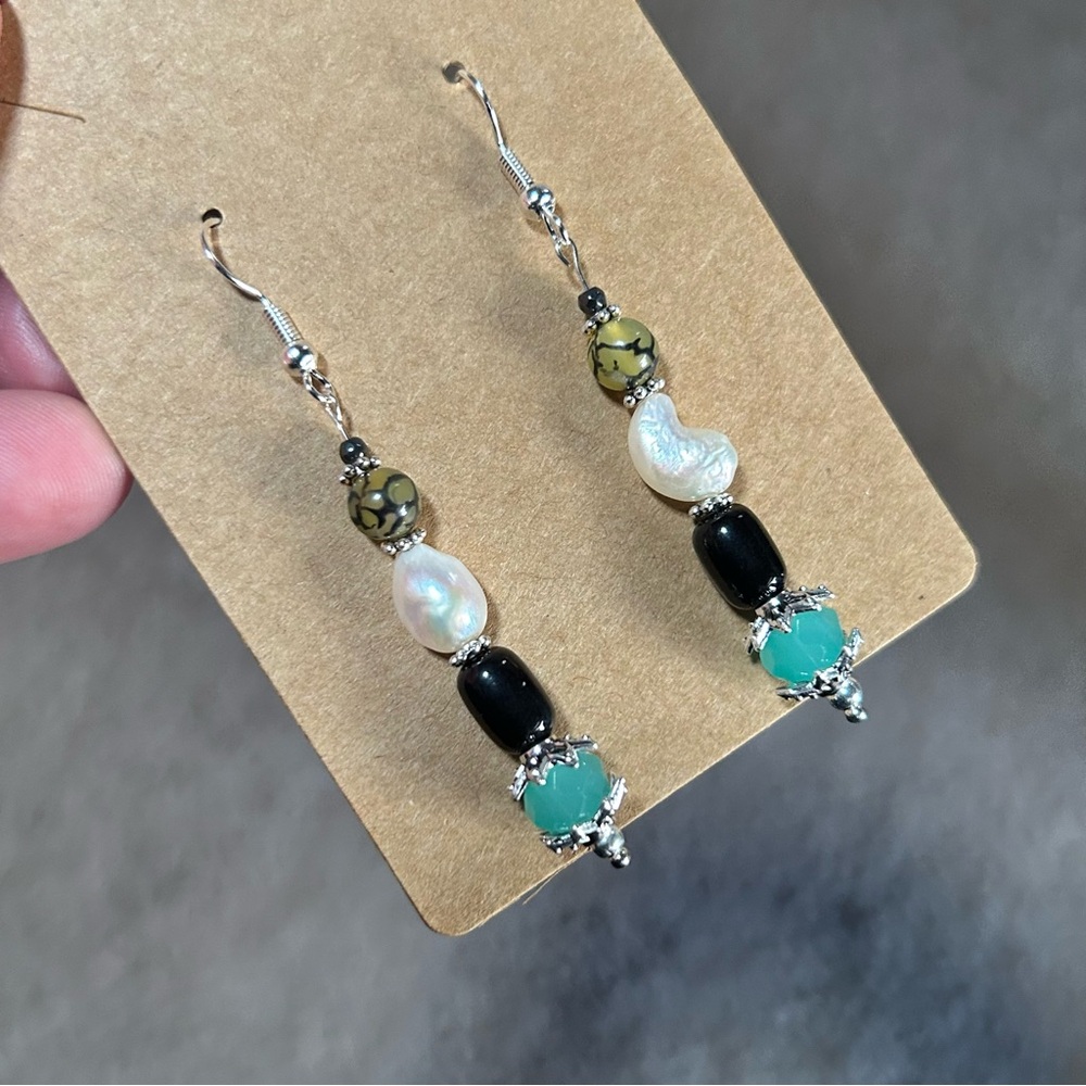 Handcrafted elegant genuine pearl dragon vein agate faceted hematite earrings